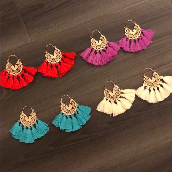Lulus Jewelry - Set of brand new gold hoop fringe earrings.